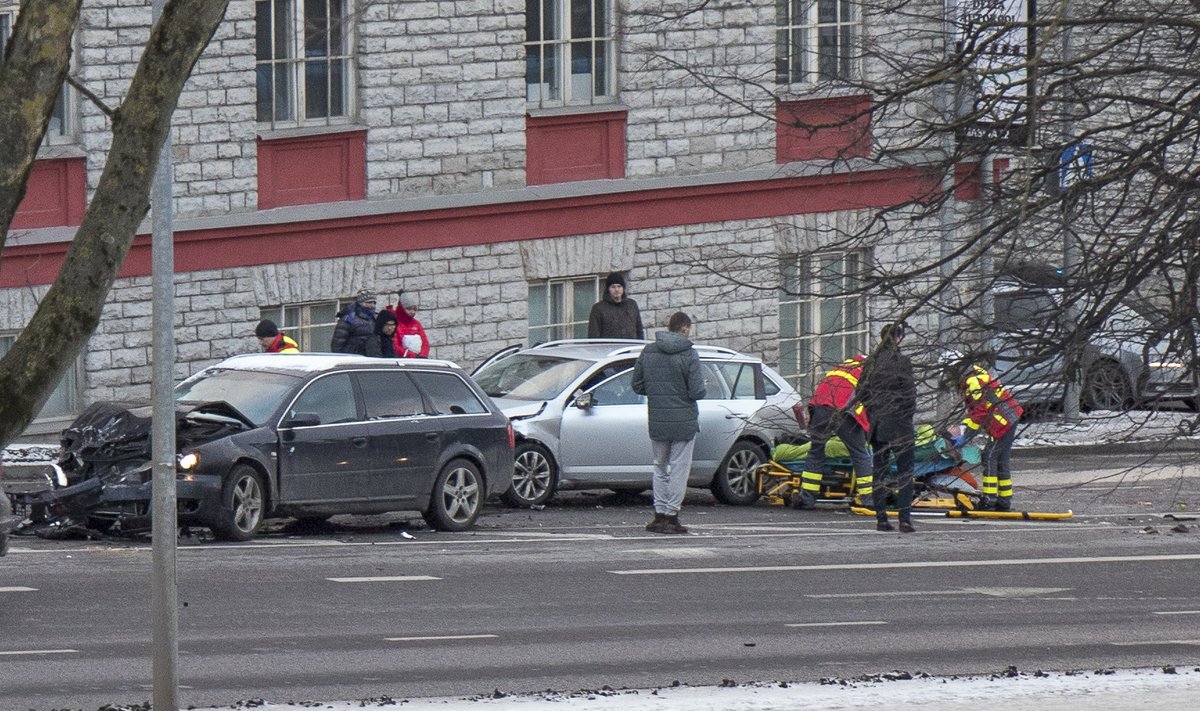 Liiklusõnnetus Tartu maanteel Sossi mäel