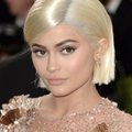 KLÕPS | Kylie Jenneri paljastav kleit ei jäta kujutlusvõimele väga palju ruumi