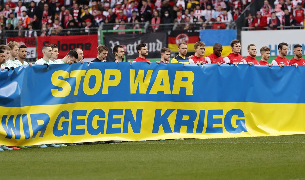 Saksamaa jalgpalliliiga mängud algasid nõudmisega, et lõpetataks Ukraina sõda.