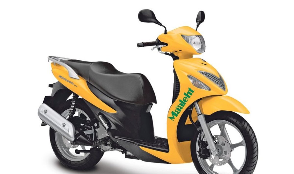 Maalehe logoga kollase Suzuki rolleri võimsus on 9,6 kW ja suurim kiirus 105 km/h.