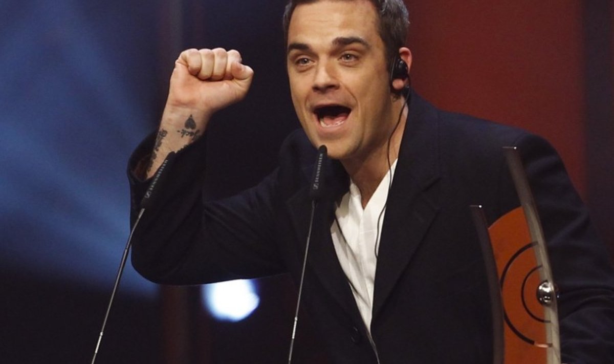 British singer Robbie Williams receives the Germany's Echo 2010 music award as best international Rock/Pop artist during the award ceremony  in Berlin, Germany, Thursday, March 4, 2010.  (AP Photo / Markus Schreiber) / SCANPIX Code: 436