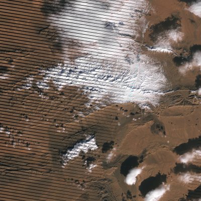 NASA satelliidi Landsat 7 tehtud fotol on Saharasse maha sadanud lumi selgelt näha.