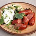 Grillikool: Mahlased salaamimaitselised ja tomatised suitsuvorstid — mõnus suvine amps