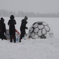 FOTOD | Üks armsam kui teine: Järvamaal pandi tee äärde püsti lumememmede paraad