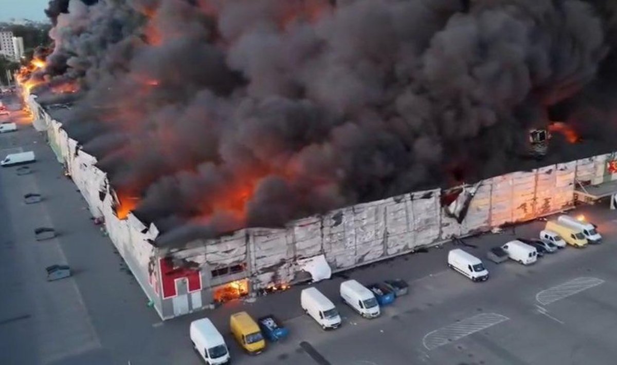Kaubanduskeskuse põleng Varssavis