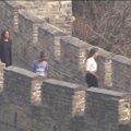 VIDEO: Michelle Obama käis tütardega Hiina müüri uudistamas ja rääkis haridusest
