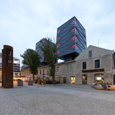 Rotermanni laudsepatöökoja projekt valmis koos Andrus Kõresaarega ja jõudis Euroopa Liidu Mies van der Rohe nimelisele arhitektuuriauhinnale, kandideerides 50 parima hulka.
