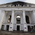 VIDEO | Vene okupandid lammutasid Mariupolis enda puruks pommitatud draamateatri varemed