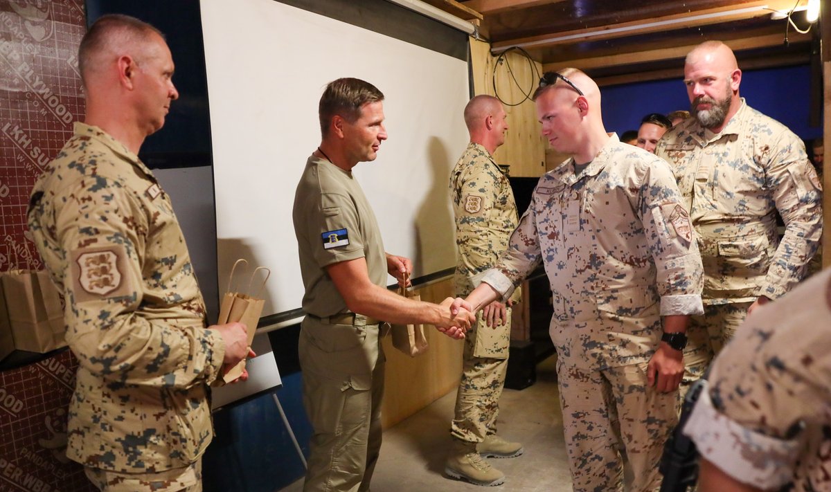 Певкур и Херем встретились в Ираке с эстонскими военными