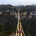 Judinakogemus: Hiinas ootab adrenaliinisõltlasi maailma kõrgeim klaaspõhjaga sild