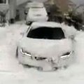 VIDEO: Superauto Audi R8 V10 lükkab tormis lund