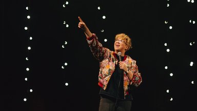 KUULA | „Piletitasku podcast’i“ 33. osa: 15. mail saab alguse Ann Vaida stand-up-tuur „Mitmes suunas“
