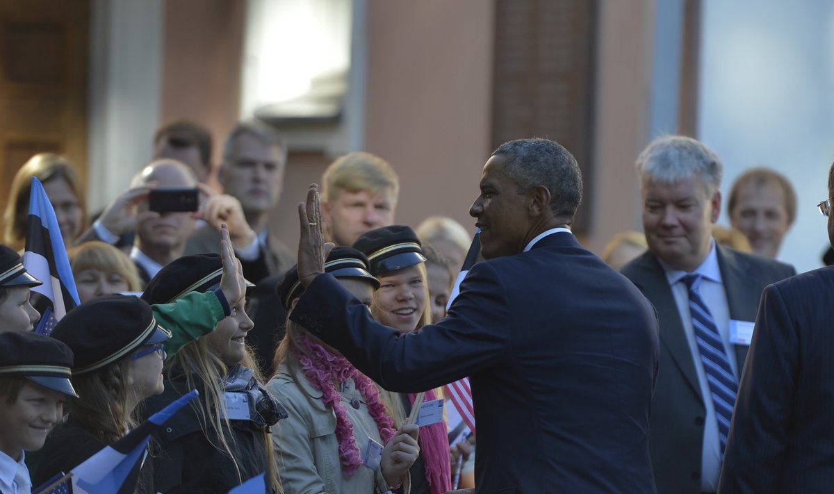 Barack Obama meeting Estonian children in Kadriorg