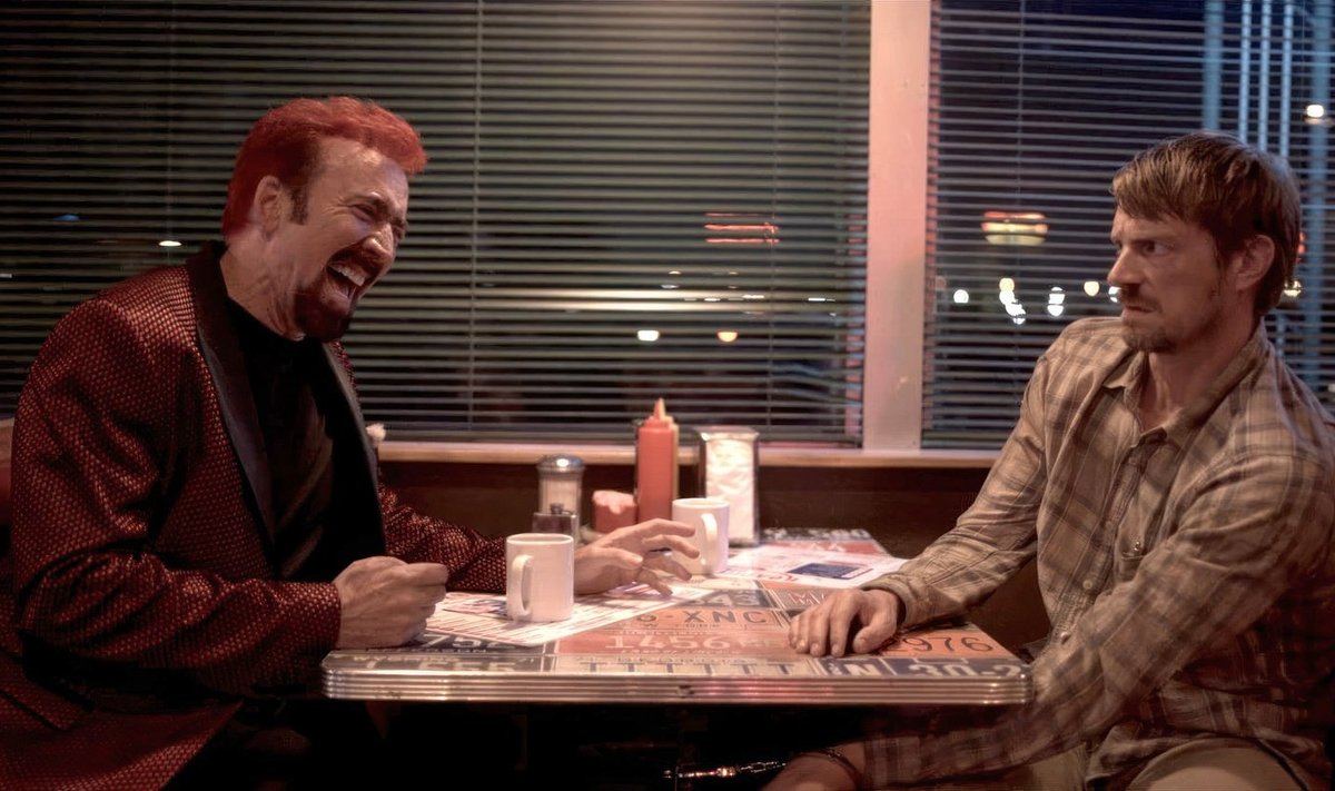 SATUVAD KOKKU: Reisija (Nicolas Cage) sunnib Autojuhti (Joel Kinnaman) enda teekaaslaseks hakkama.