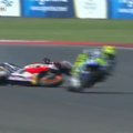 VIDEO: MotoGP pakkus lõpuringil dramaatilise kokkupõrke, võidu võttis Rossi