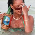 PÄEVA KLÕPS: Nii kuum, et põletab huuled! Rihanna näitab, kuidas stiilselt puhata ja pikutada