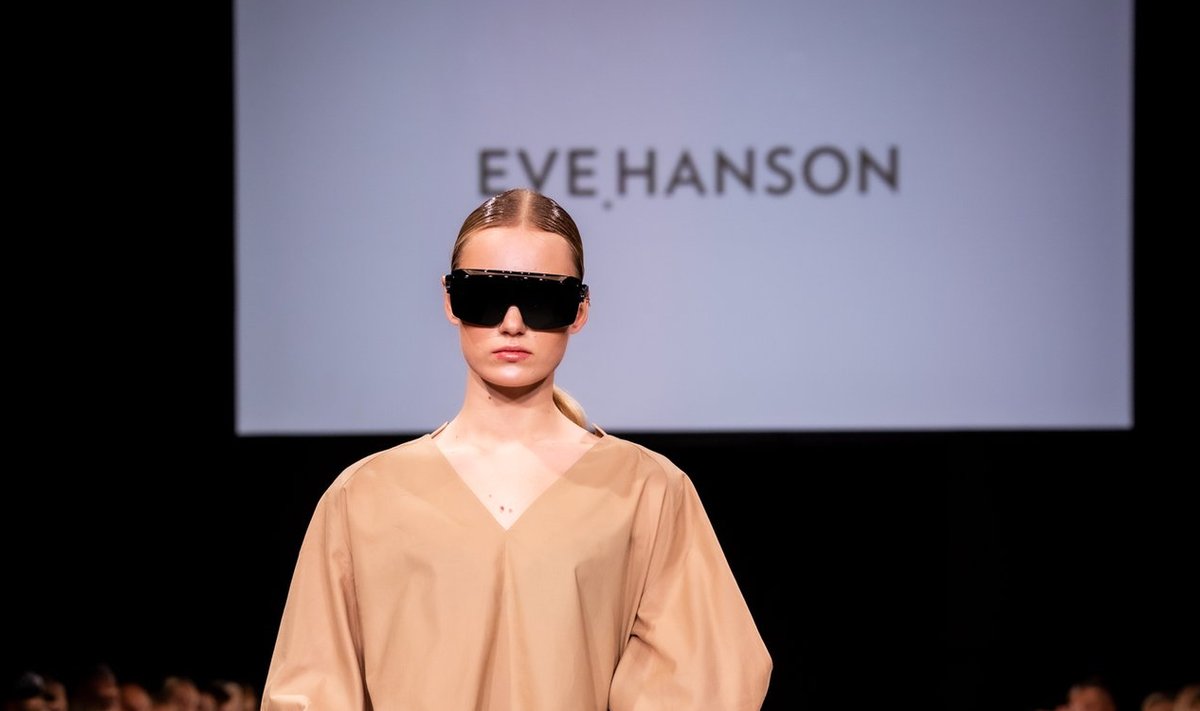 Eve Hansoni materjalivalik on naturaalne ja mõnus. Kollektsioonis leidus nii mõnigi liivakarva rõivatükk.
