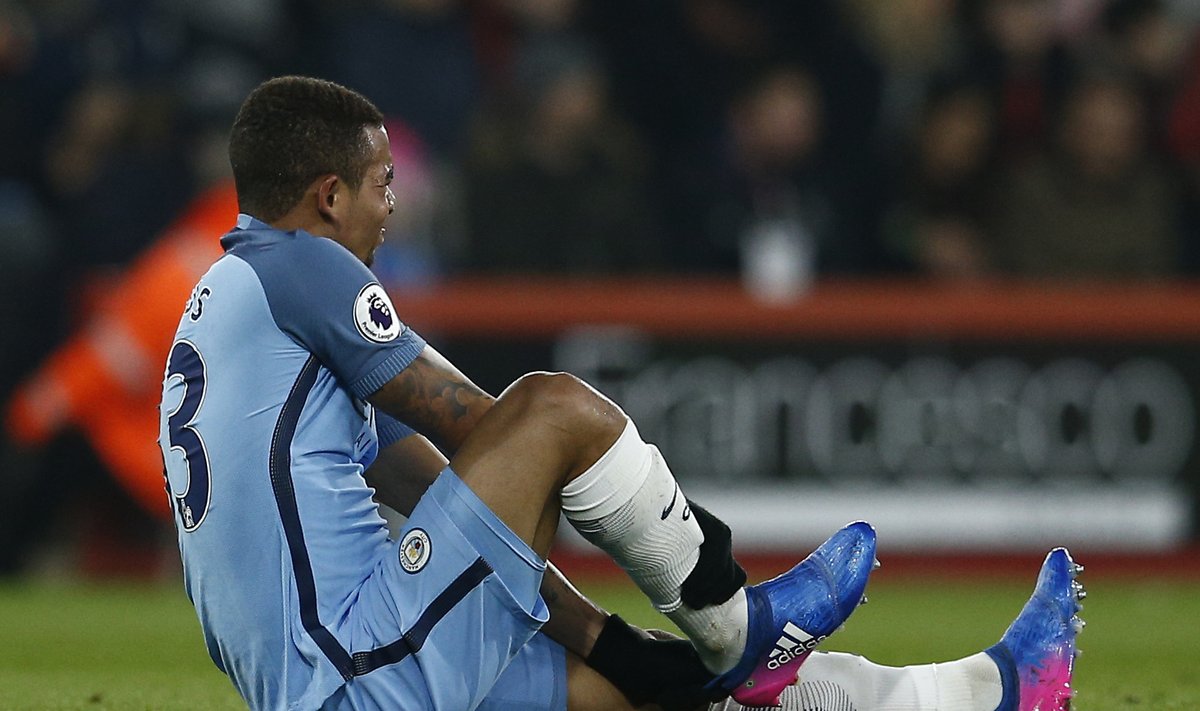 Manchester City's Gabriel Jesus sustains an injury