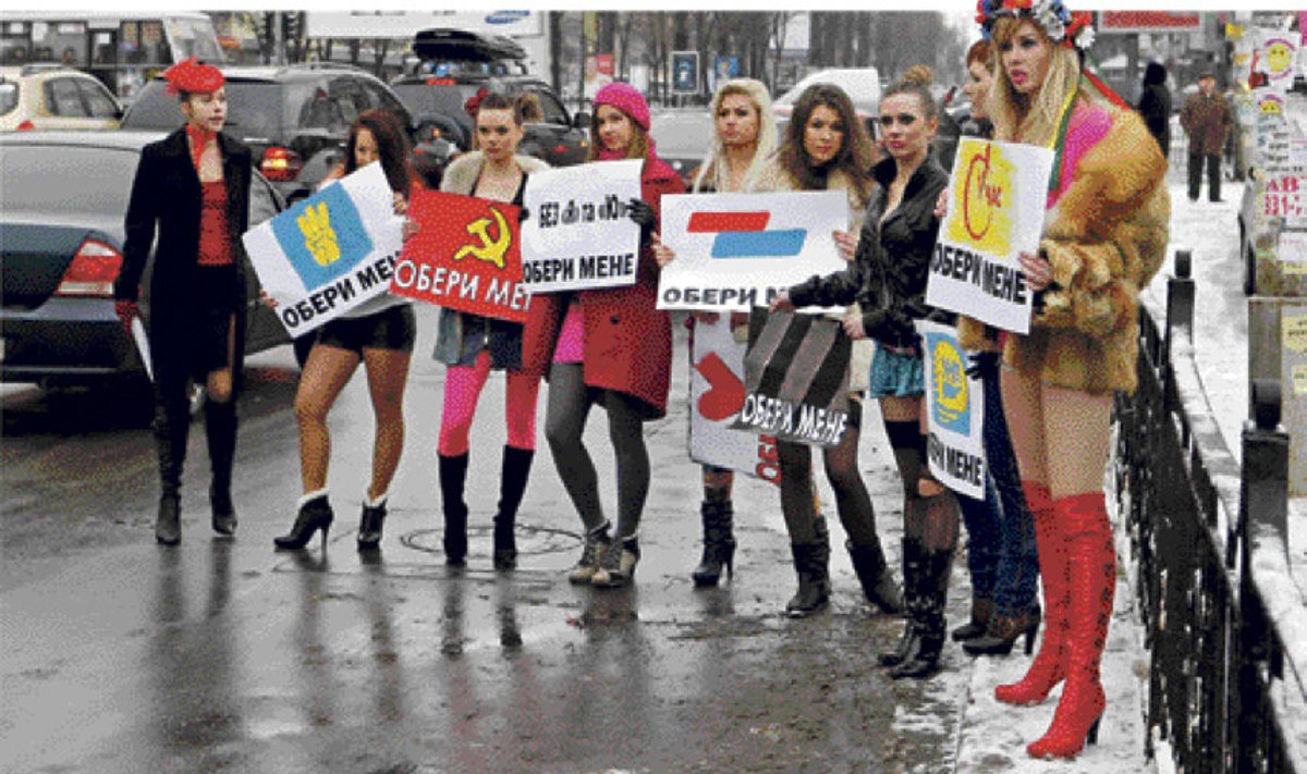 Ukraina naisõiguslaste ühenduse Femen aktivistid riietusid valimiste eel prostituutideks ja tulid tänavale plakatitega „Vali mind”. Nad leiavad, et presidendikandidaadid on korrumpeerunud.