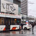 FOTOD | Viru väljakul põrkasid kokku sõiduauto ja tramm, kolm inimest sai viga