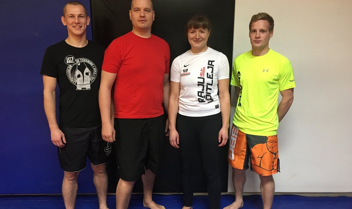 Eesti koondis MMA EMil. Vasakult: Jaak Rudov, 3D Treening (-77,1 kg), Vallo Hannus, 3D Treening (koondise treener), Helin Paara, 3D Treening (-70,3 kg), Kaupo Kokamägi, Võimla (-70,3 kg).
