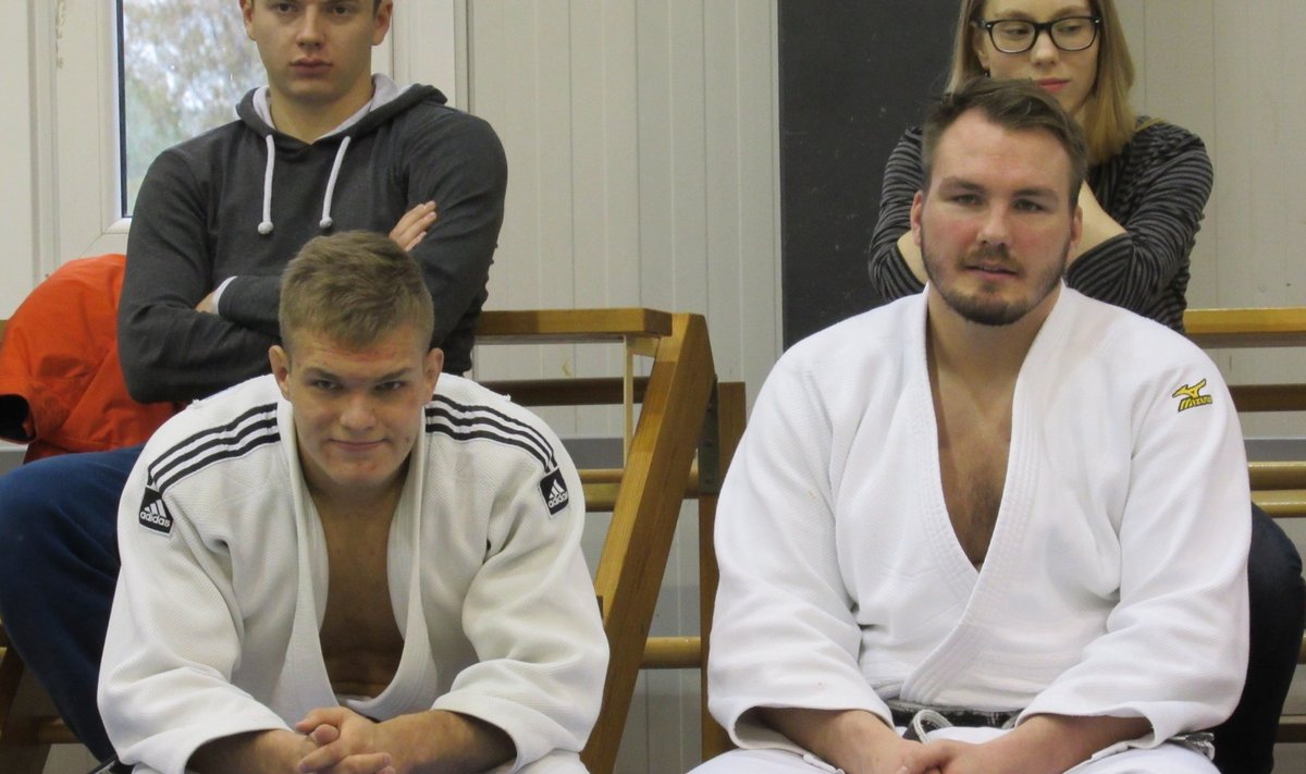 Mattias Kuusik (vasakul) koos Juhan Mettisega