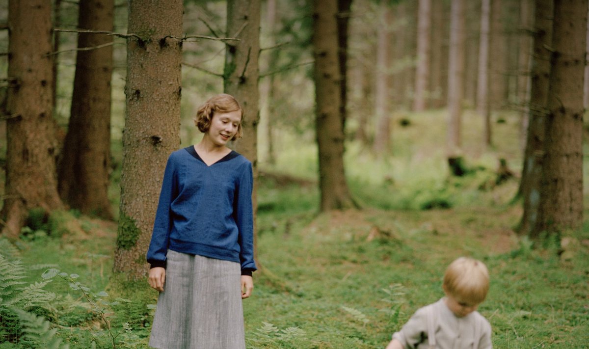 EMA JA POEG: Astrid Lindgren (Alba August) ja tema poeg Lasse (Marius Damslev).