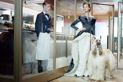 Moeseeria Carmen Kassiga „Kallis glamuur“ Itaalia Vogue’ile (2011).
