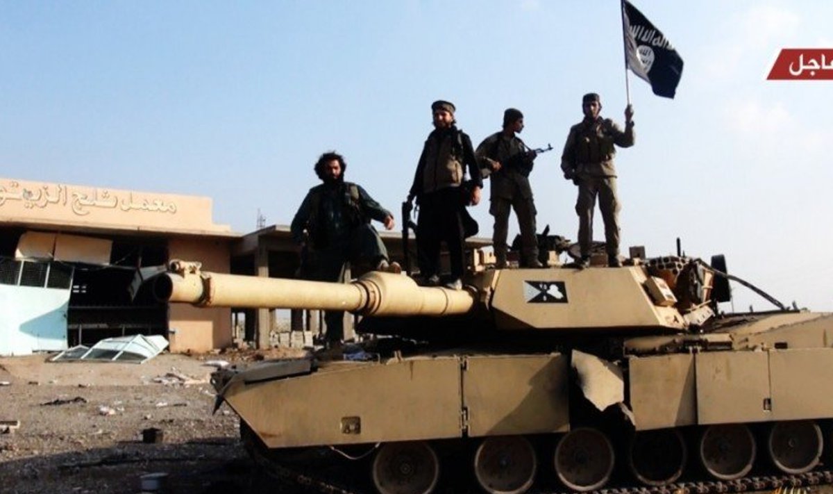 Abrams-tank Islamiriigi vägede käes Iraagis mullu. https://militaryvideos.com