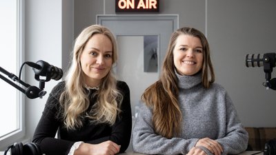 Tervis Pluss podcastis on külas kirjanik ja kogemusnõustaja Eia Uus (vasakul). Vestlust juhib Kadi Jaaniso-Kuld.