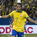 Vägistamise eest üheksaks aastaks vangi mõistetud Brasiilia jalgpalliäss sõlmib hoopis uue lepingu