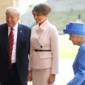 Loe ja imesta! Donald Trumpil õnnestus kuninganna Elizabeth II-ga kohtumisel rikkuda kolme etiketireeglit