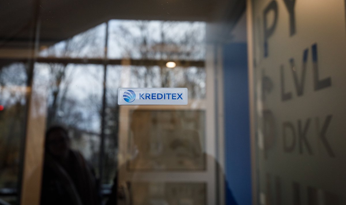 Finantsinspektsiooni töötajad puistasid Kreditexi kontorit mullu novembris.