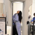 PAPARATSO: Seksikalt kurvikas ja kodudressides Rihanna uuriti lennujaama turvakontrollis põhjalikult läbi