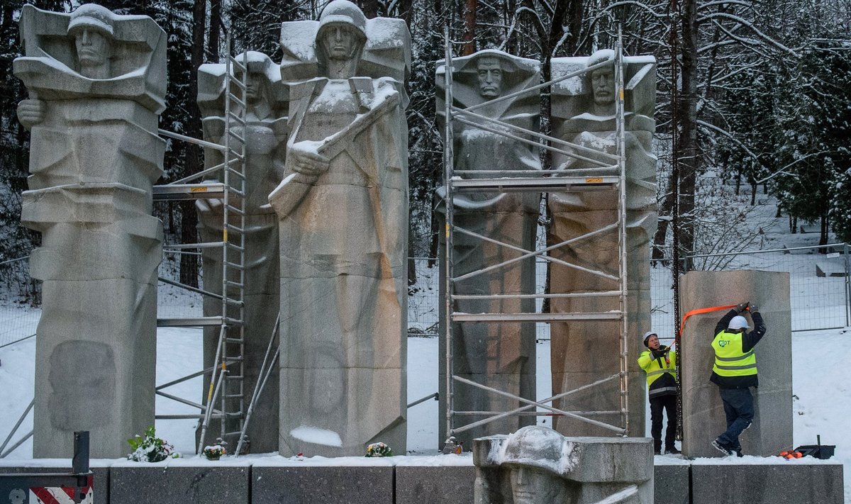 Демонтаж памятника в Вильнюсе
