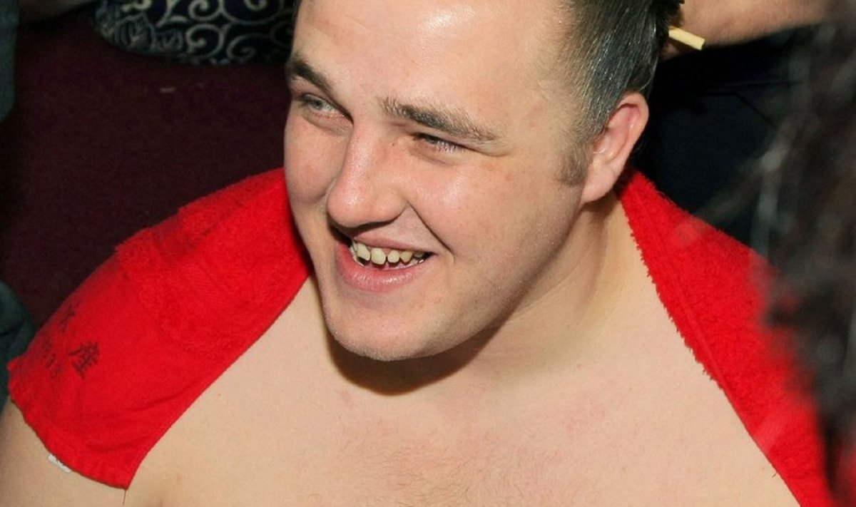 Estonian sumo wrestler Baruto smiles after beating "ozeki" ranked wrestler Kotomitsuki of Japan on the final day of the 15-day Spring Grand Sumo Tournament in Osaka, western Japan on March 28, 2010. Baruto beat Kotmitsuki to finish second in the tournament with a 14-1 overall record after "yokozuna" or grand champion Hakuho of Mongolia, who won the tournament with a perfect 15-0 record.  With the strong 14-1 record, Baruto wrapped up a successful push for promotion to "ozeki", or champion, the second highest sumo rank, and will become only the second European after ozeki-ranked wrestler Kotooshu of Bulgaria.    AFP PHOTO / JIJI PRESS
