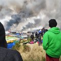 APOKALÜPTILINE GALERII: Likvideerimisele määratud Calais´ põgenikelaager süüdati põlema