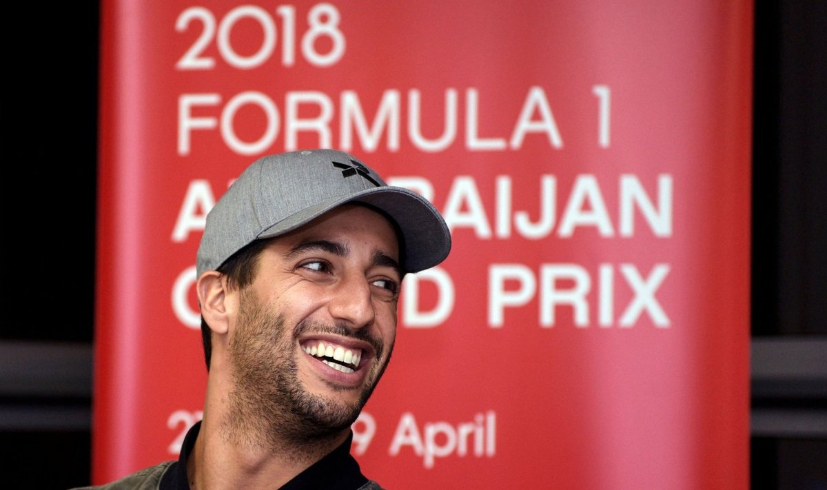 Daniel Ricciardo 29. novembril Bakuus intervjuusid jagamas.