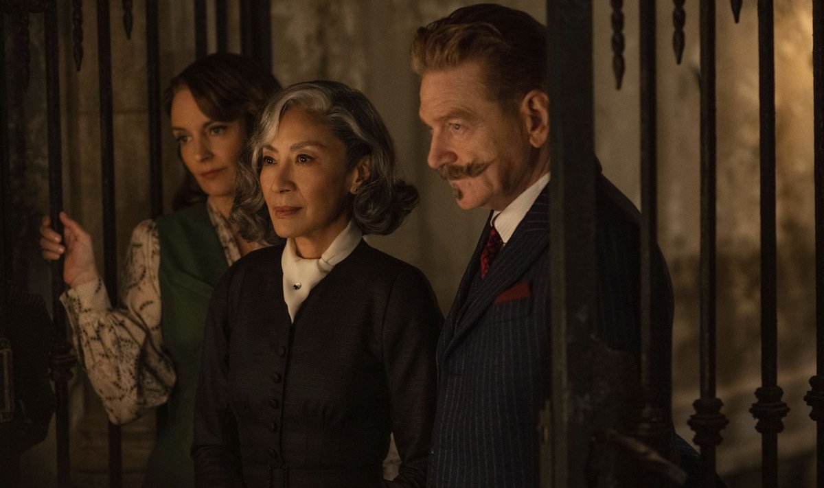 Mõrvamüsteeriumi keskmes on Ariadne Oliver (Tina Fey), Joyce Reynolds (Michelle Yeoh) ja Hercule Poirot (Kenneth Branagh).