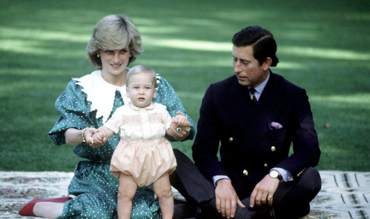 Printsess Diana ja prints Charles koos väikse Williamiga.