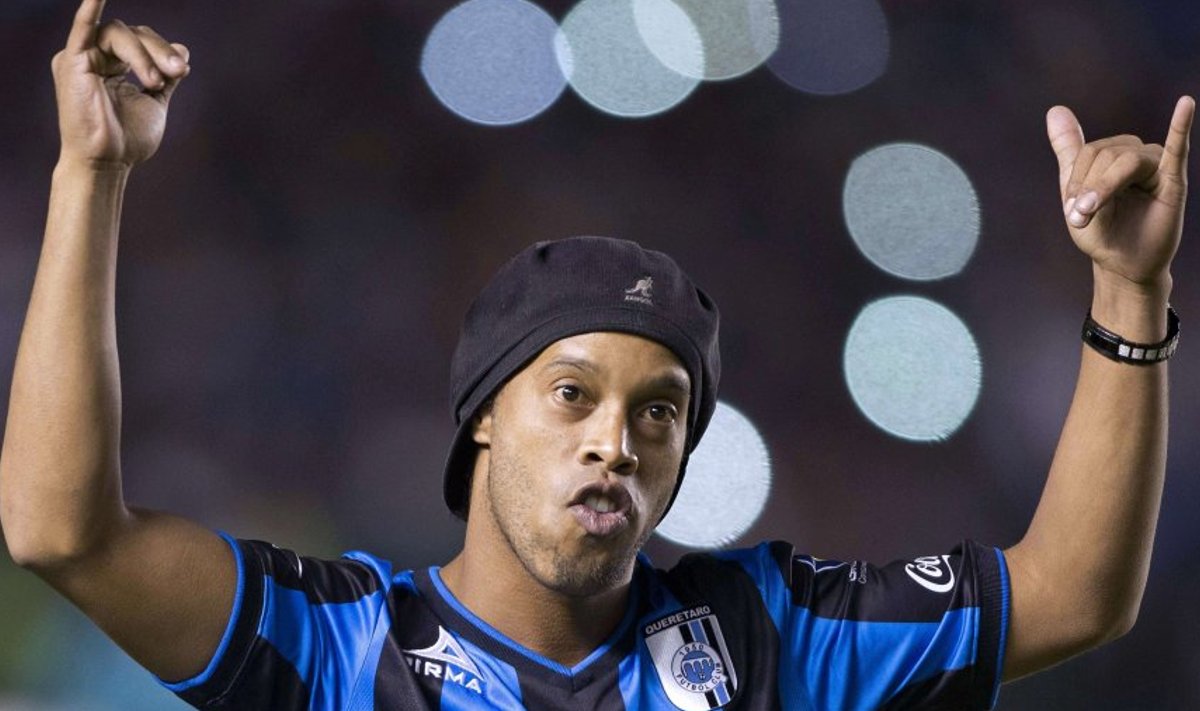 Ronaldinho uue koduklubi esitlusel