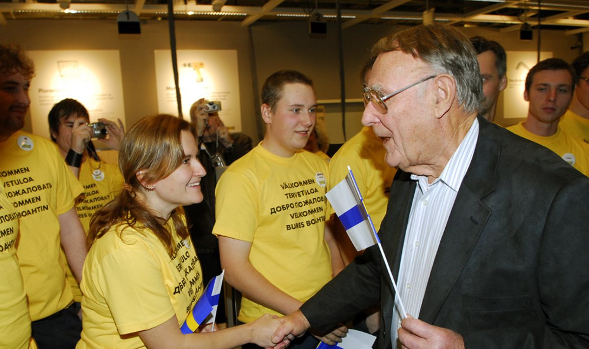 IKEA asutaja Ingvar Kamprad IKEA Soome töötajatega