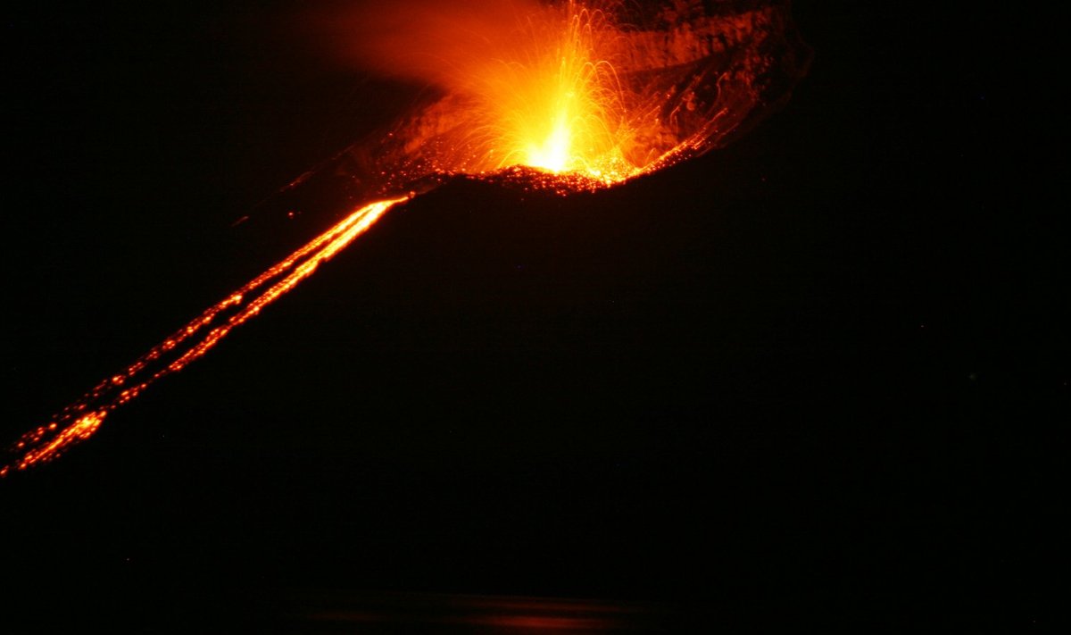 Illustreerival eesmärgil: Krakatau vulkaani purse 2008. aastal (Foto: Wikimedia Commons / Thomas.Schiet)