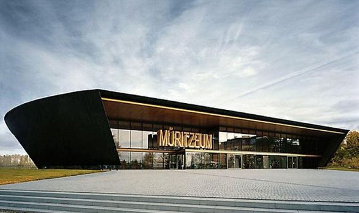 MÜRITZEUM: Warenis Saksa­maa suurima järve Müritzi kaldal paiknev külaliskeskus, mille tõmbenumbriks on uhked akvaariumid ning näitused. 