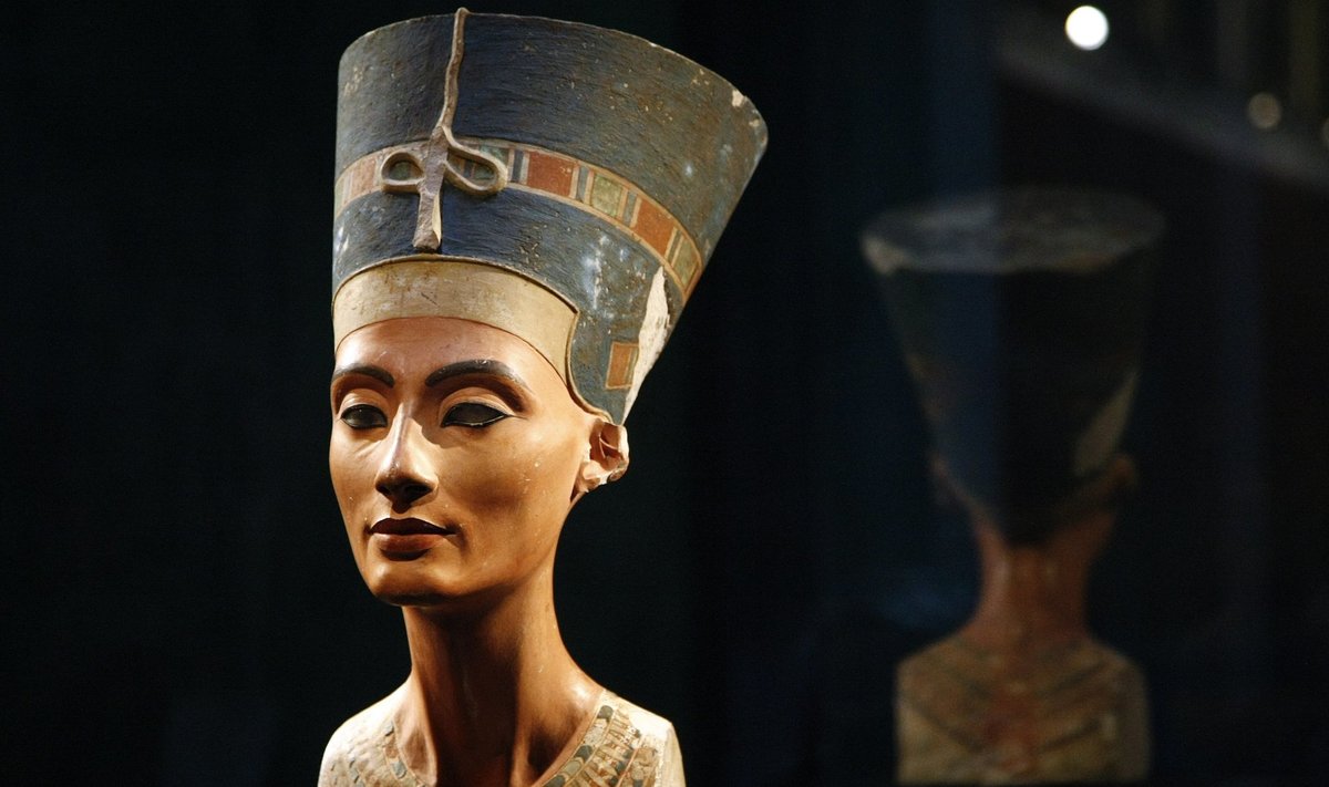 Muistset naiseilu sümboliseeriva Nofretete büsti hoitakse Berliini uues muuseumis, kuid Egiptus nõuab seda tagasi.