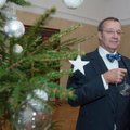 FOTOD: President Ilves pani käed külge ja ehtis Kadrioru lossi jõulupuud