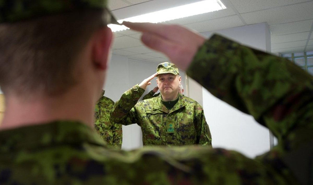 Brigaadikindral Riho Terras tutvub Paldiski Scoutspataljoniga 