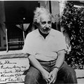 Правда ли, что Эйнштейн — автор цитаты о двух способах прожить жизнь?