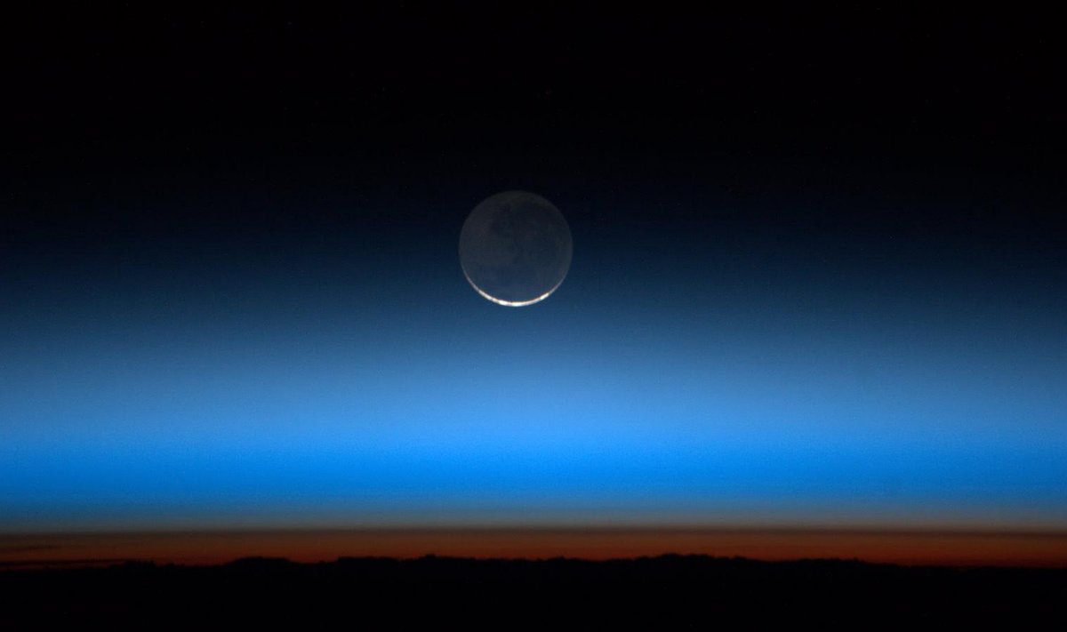 Kuu pildistatuna rahvusvahelise kosmosejaama aknast. 