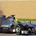 Vormel-1 testisõit: Lotus kiireim, Mercedes süttis, McLaren lagunes